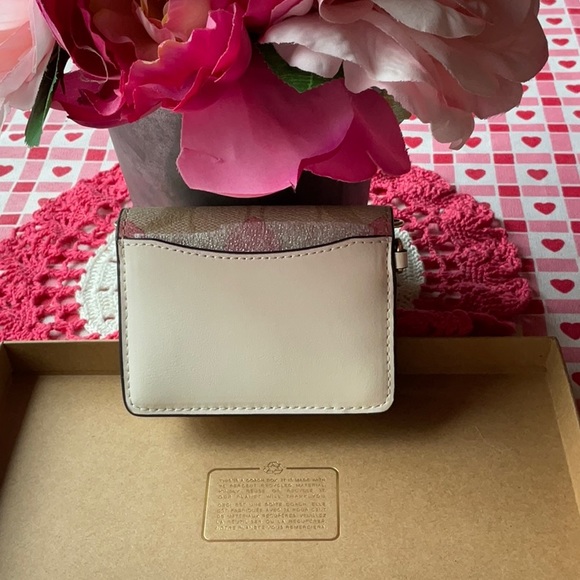 π©· COACH BOXED MINI WALLET ON A CHAIN IN SIGNATURE CANVAS WITH HEART PRINT π©· - Picture 7 of 16